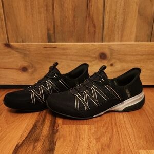 NWOT Skechers Black and White WOMENS Athletic Shoes